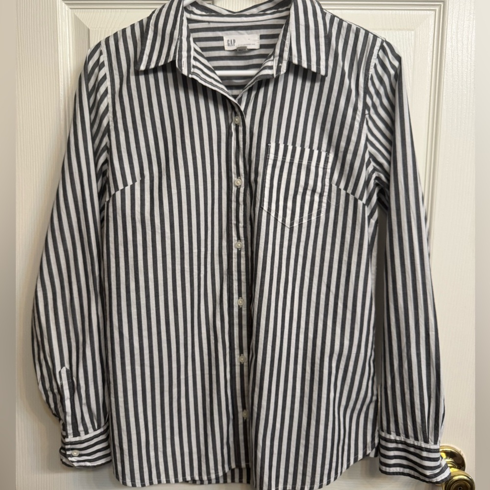GAP Fitted Boyfriend Gray & White Stripe Button-Down Shirt | Size S